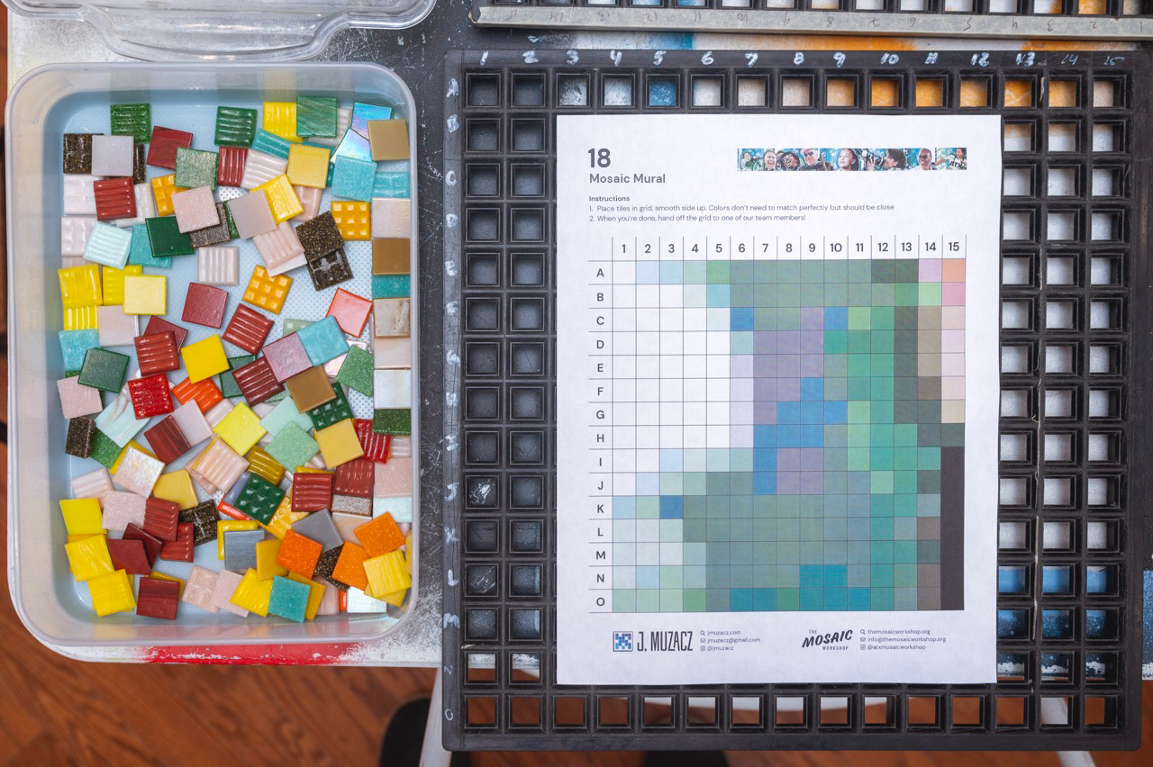 Image of a tray with colorful glas tiles, next to a grid with a paint-by-numbers
